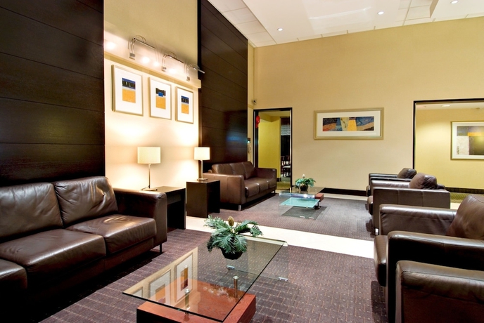 Imagen de los interiores del Hotel Holiday Inn Express and Suites Surrey, An Ihg. Foto 17