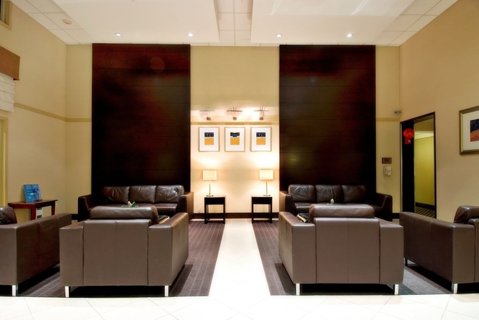 Imagen de los interiores del Hotel Holiday Inn Express and Suites Surrey, An Ihg. Foto 18