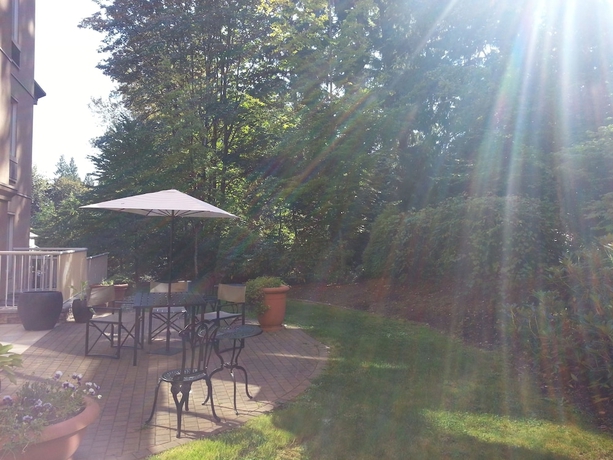 Imagen general del Hotel Holiday Inn Express and Suites Surrey, An Ihg. Foto 2