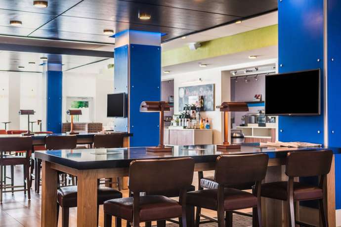 Imagen de los interiores del Hotel Holiday Inn Express and Suites Tampa North - Wesley Chapel by IHG. Foto 17