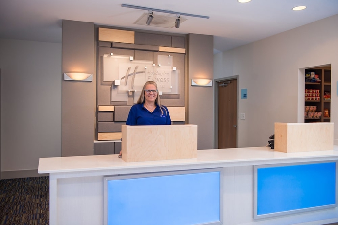 Imagen de los interiores del Hotel Holiday Inn Express and Suites Tampa-anderson Rd/veteran, An Ihg. Foto 18