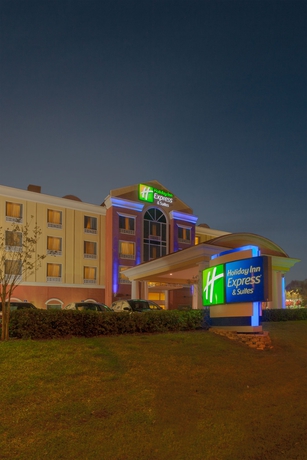 Imagen de los exteriores del Hotel Holiday Inn Express and Suites Tampa-fairgrounds-casino, An Ihg. Foto 6