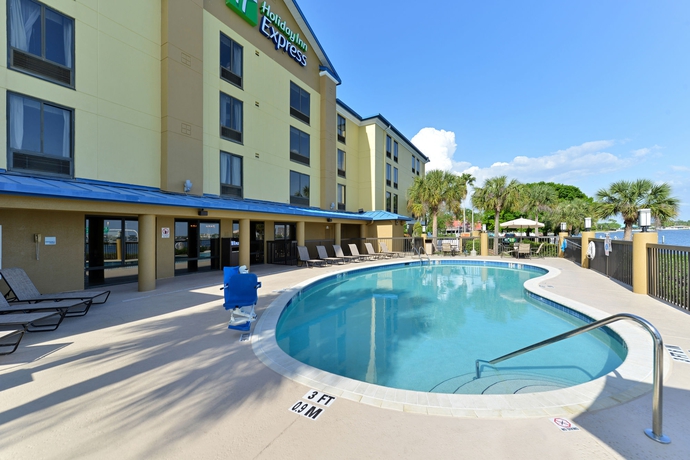 Imagen de la piscina del Hotel Holiday Inn Express and Suites Tampa-rocky Point Island, An Ihg. Foto 16