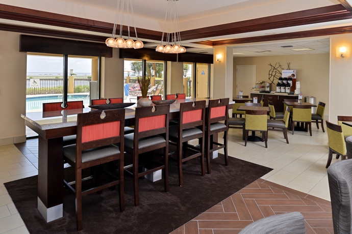 Imagen del bar/restaurante del Hotel Holiday Inn Express and Suites Tampa-rocky Point Island, An Ihg. Foto 5