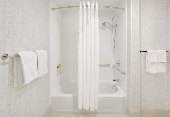 Imagen de la habitación del Hotel Holiday Inn Express and Suites Tilton - Lakes Region, An Ihg. Foto 9