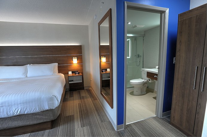 Imagen de la habitación del Hotel Holiday Inn Express and Suites Toronto Airport West, An Ihg. Foto 6