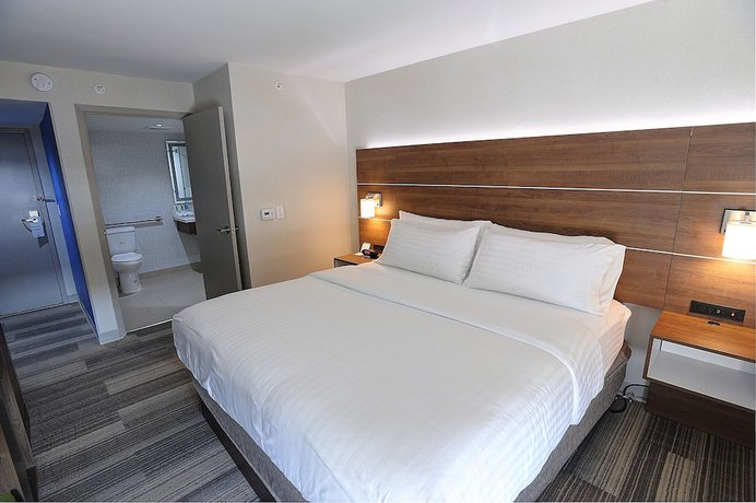 Imagen de la habitación del Hotel Holiday Inn Express and Suites Toronto Airport West, An Ihg. Foto 10