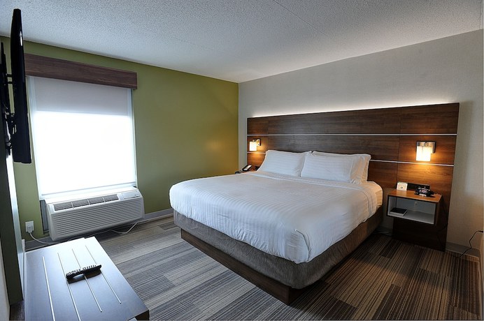 Imagen de la habitación del Hotel Holiday Inn Express and Suites Toronto Airport West, An Ihg. Foto 11