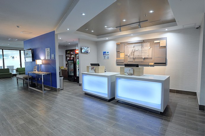 Imagen de los interiores del Hotel Holiday Inn Express and Suites Toronto Airport West, An Ihg. Foto 15