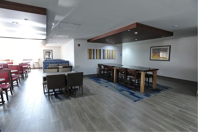 Imagen del bar/restaurante del Hotel Holiday Inn Express and Suites Toronto Airport West, An Ihg. Foto 2