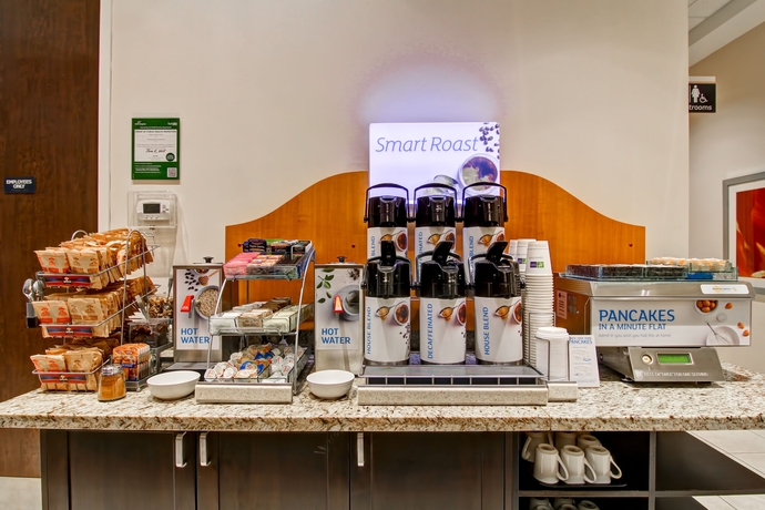 Imagen del bar/restaurante del Hotel Holiday Inn Express and Suites Toronto - Markham, An Ihg. Foto 5