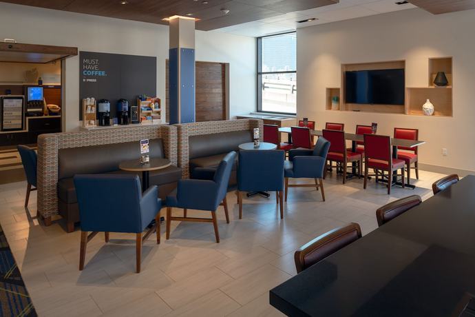 Imagen del bar/restaurante del Hotel Holiday Inn Express and Suites Tulsa Downtown, An Ihg. Foto 3