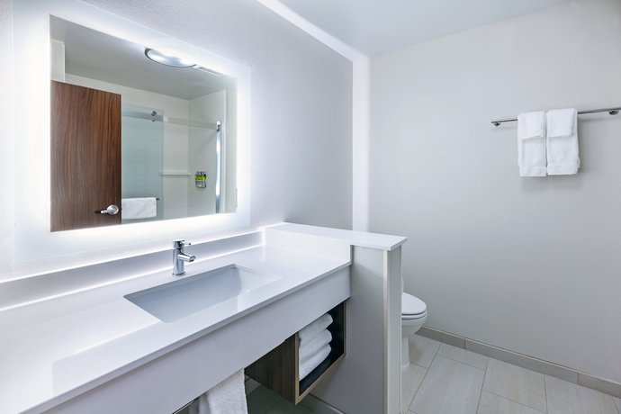 Imagen de la habitación del Hotel Holiday Inn Express and Suites Tulsa Northeast - Owasso, an IHG. Foto 10