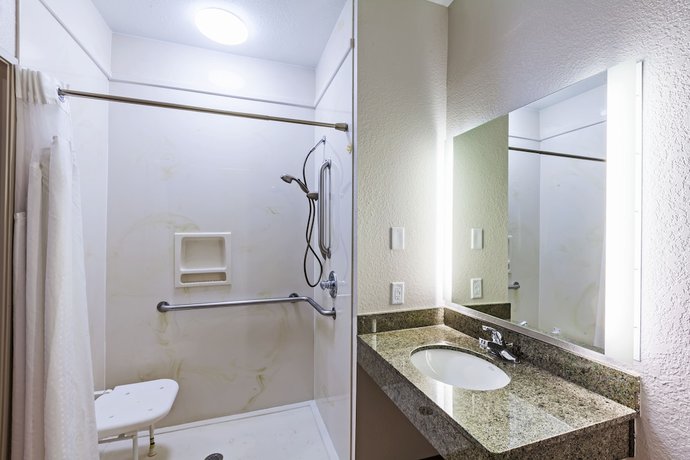 Imagen de la habitación del Hotel Holiday Inn Express and Suites Tulsa S Broken Arrow Hwy 51, An Ihg. Foto 12