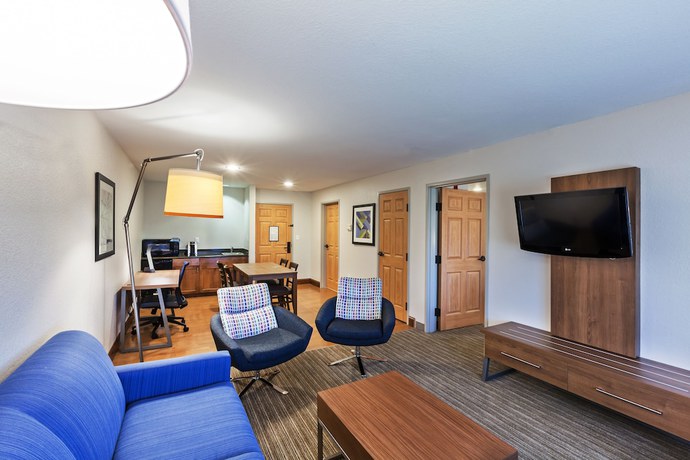 Imagen de la habitación del Hotel Holiday Inn Express and Suites Tulsa S Broken Arrow Hwy 51, An Ihg. Foto 15