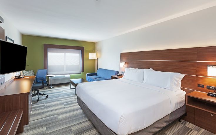 Imagen de la habitación del Hotel Holiday Inn Express and Suites Tulsa South - Woodland Hills, an IHG. Foto 4