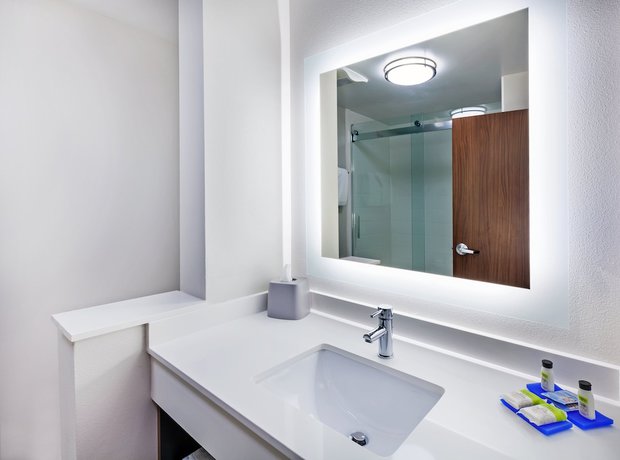 Imagen de la habitación del Hotel Holiday Inn Express and Suites Tulsa South - Woodland Hills, an IHG. Foto 13