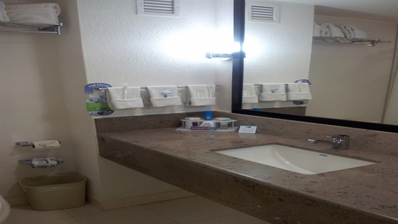 Imagen de la habitación del Hotel Holiday Inn Express and Suites Tuxtla Gutierrez La Marimba, An Ihg. Foto 10