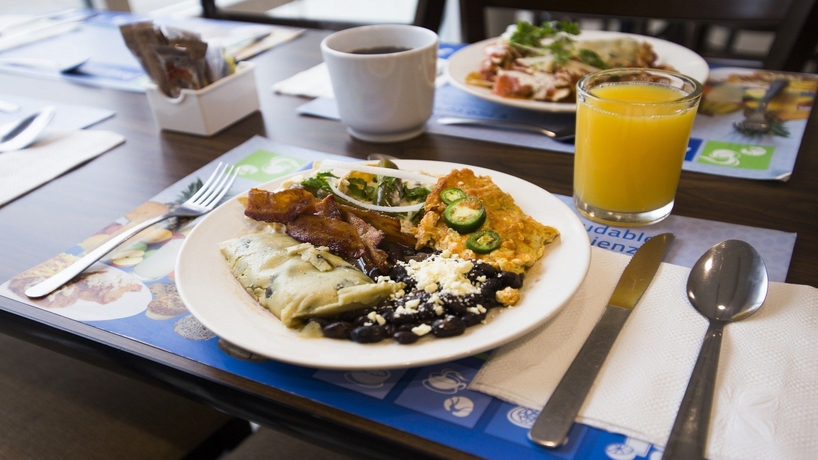 Imagen del bar/restaurante del Hotel Holiday Inn Express and Suites Tuxtla Gutierrez La Marimba, An Ihg. Foto 4