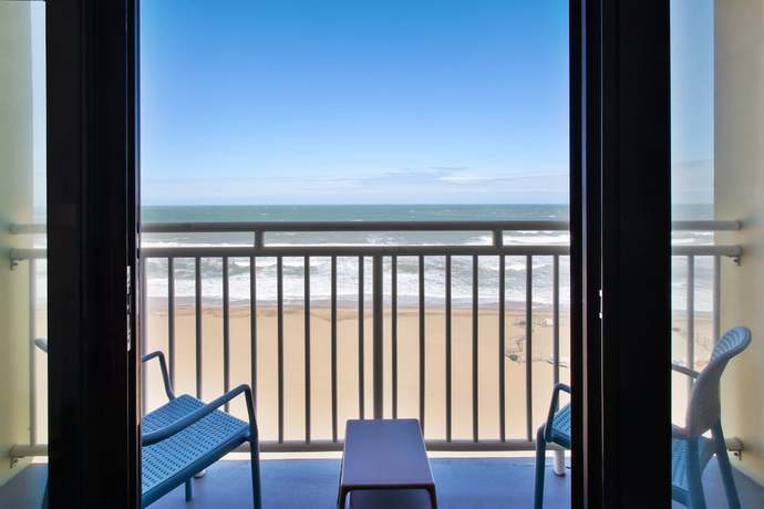 Imagen de la habitación del Hotel Holiday Inn Express and Suites Va Beach Oceanfront, An Ihg. Foto 3