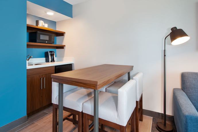 Imagen de la habitación del Hotel Holiday Inn Express and Suites Va Beach Oceanfront, An Ihg. Foto 14