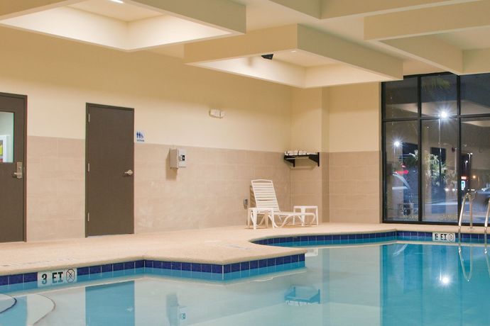 Imagen de la piscina del Hotel Holiday Inn Express and Suites Waycross, an IHG. Foto 20