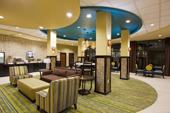 Imagen del bar/restaurante del Hotel Holiday Inn Express and Suites Waycross, an IHG. Foto 3