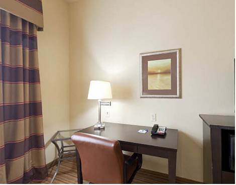 Imagen de la habitación del Hotel Holiday Inn Express and Suites West, An Ihg. Foto 4
