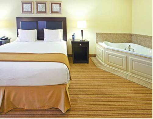 Imagen de la habitación del Hotel Holiday Inn Express and Suites West, An Ihg. Foto 11