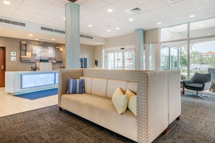 Imagen de los interiores del Hotel Holiday Inn Express and Suites West Melbourne, an IHG. Foto 19