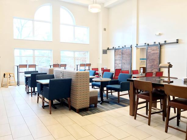 Imagen de los interiores del Hotel Holiday Inn Express and Suites White River Junction, An Ihg. Foto 19