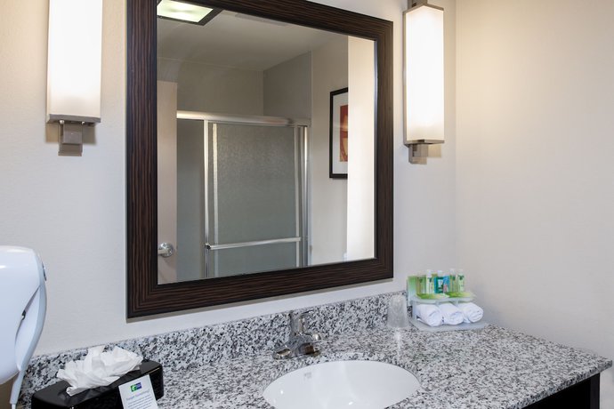 Imagen de la habitación del Hotel Holiday Inn Express and Suites Wichita Northwest, an IHG. Foto 8