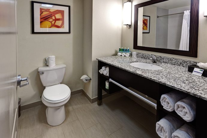 Imagen de la habitación del Hotel Holiday Inn Express and Suites Wichita Northwest, an IHG. Foto 10