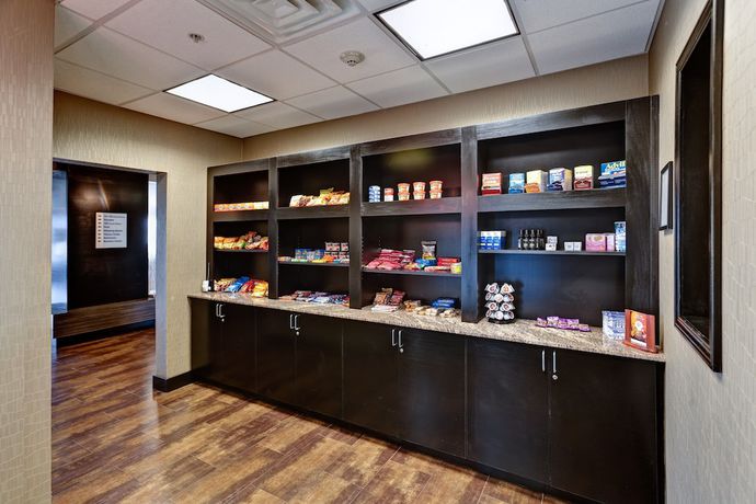 Imagen del bar/restaurante del Hotel Holiday Inn Express and Suites Wichita Northwest, an IHG. Foto 6