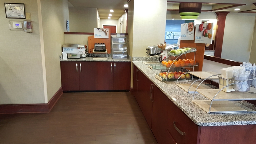 Imagen del bar/restaurante del Hotel Holiday Inn Express and Suites Wilmington-university Ctr, An Ihg. Foto 5