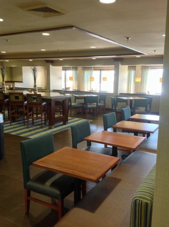 Imagen del bar/restaurante del Hotel Holiday Inn Express and Suites Wilmington-university Ctr, An Ihg. Foto 6