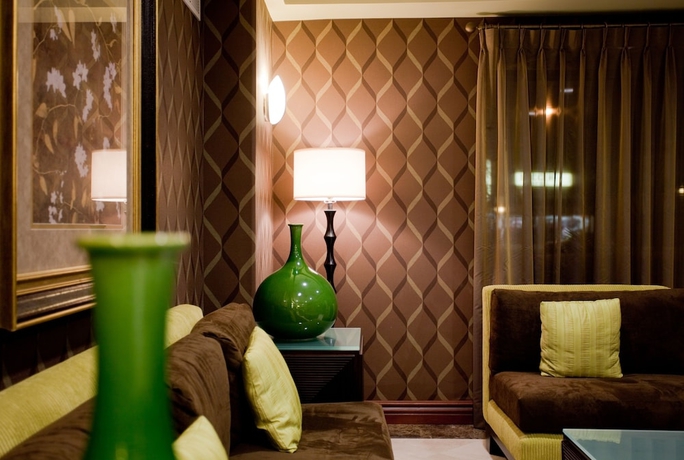 Imagen de los interiores del Hotel Holiday Inn Express and Suites Woodland Hills, An Ihg. Foto 15