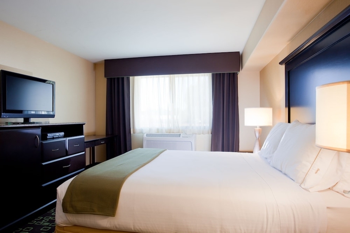 Imagen de la habitación del Hotel Holiday Inn Express and Suites Woodland Hills, An Ihg. Foto 7