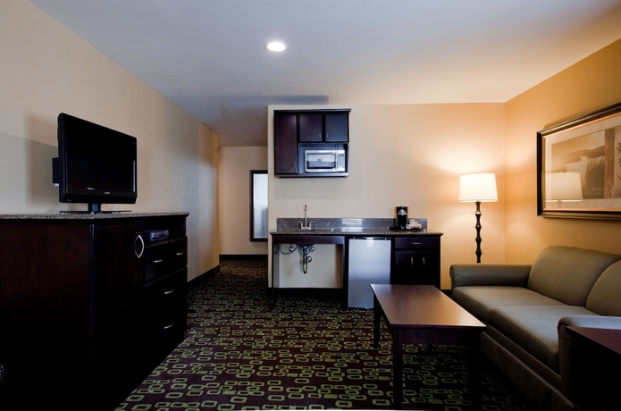 Imagen de la habitación del Hotel Holiday Inn Express and Suites Woodland Hills, An Ihg. Foto 10