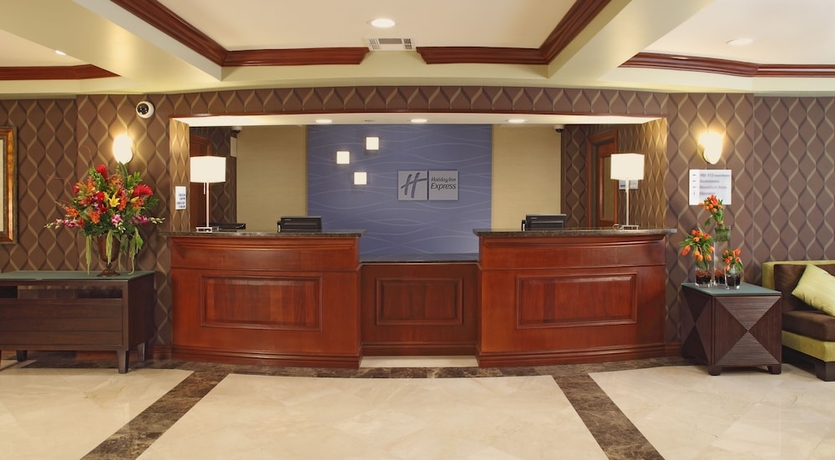 Imagen de los interiores del Hotel Holiday Inn Express and Suites Woodland Hills, An Ihg. Foto 16