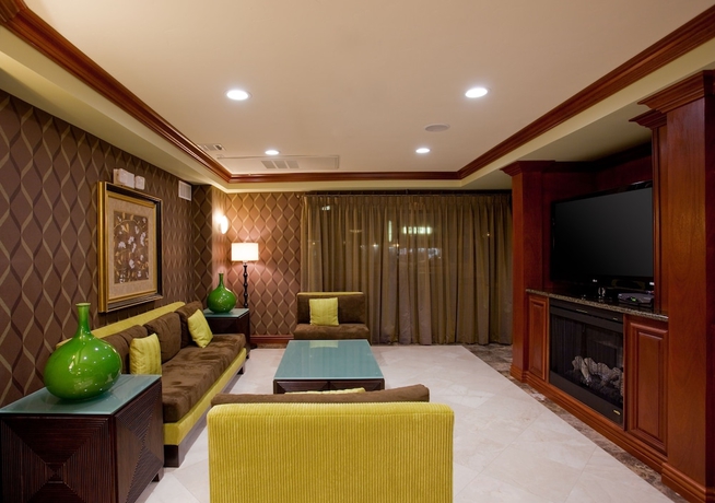Imagen de los interiores del Hotel Holiday Inn Express and Suites Woodland Hills, An Ihg. Foto 19