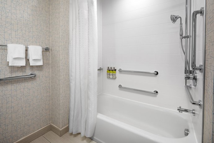 Imagen de la habitación del Hotel Holiday Inn Express and Suites Woodside LaGuardia Airport. Foto 2