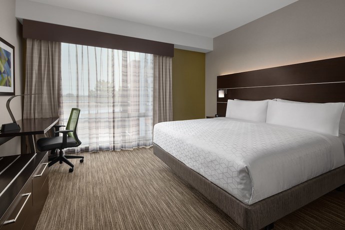 Imagen de la habitación del Hotel Holiday Inn Express and Suites Woodside LaGuardia Airport. Foto 7