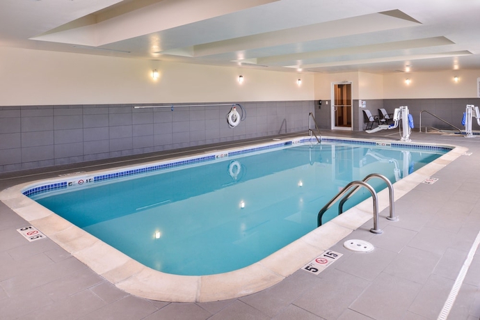 Imagen de la piscina del Hotel Holiday Inn Express and Suites York, An Ihg. Foto 18