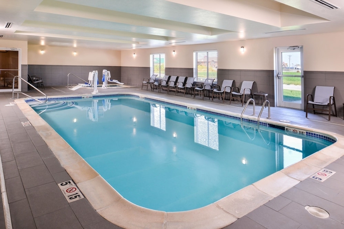 Imagen de la piscina del Hotel Holiday Inn Express and Suites York, An Ihg. Foto 19