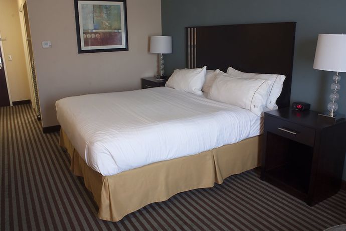 Imagen de la habitación del Hotel Holiday Inn Express and Suites Youngstown West - Austintown, An Ihg. Foto 7
