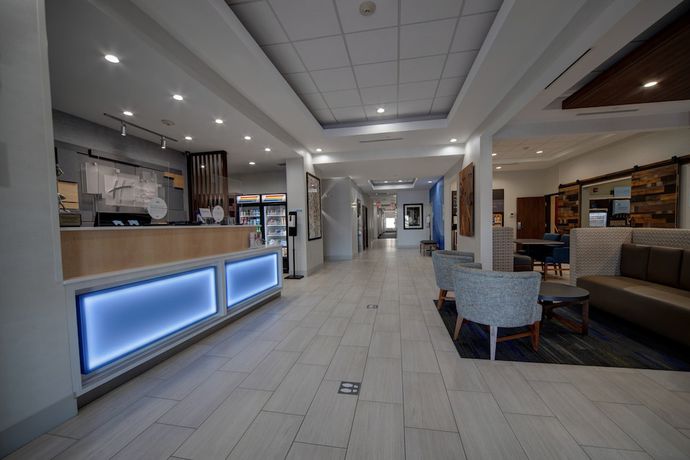 Imagen de los interiores del Hotel Holiday Inn Express and Suites Yukon, an IHG. Foto 17