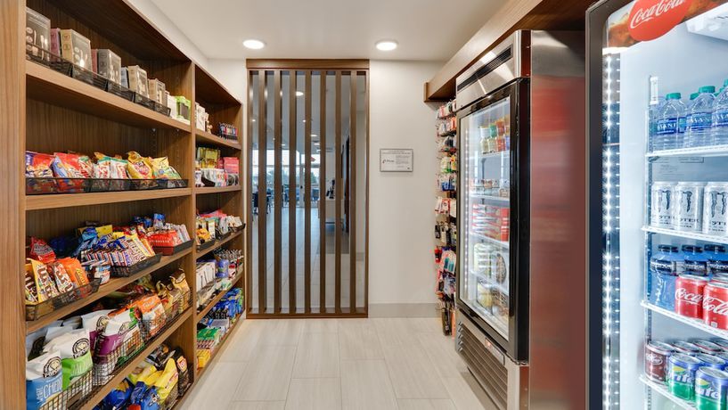 Imagen de los interiores del Hotel Holiday Inn Express and Suites Yukon, an IHG. Foto 18