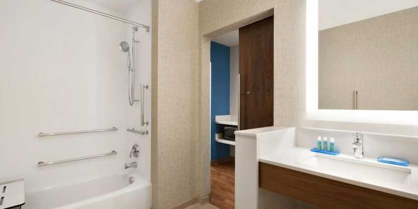 Imagen de la habitación del Hotel Holiday Inn Express and Suites-cincinnati Ne - Red Bank Road, An Ihg. Foto 11