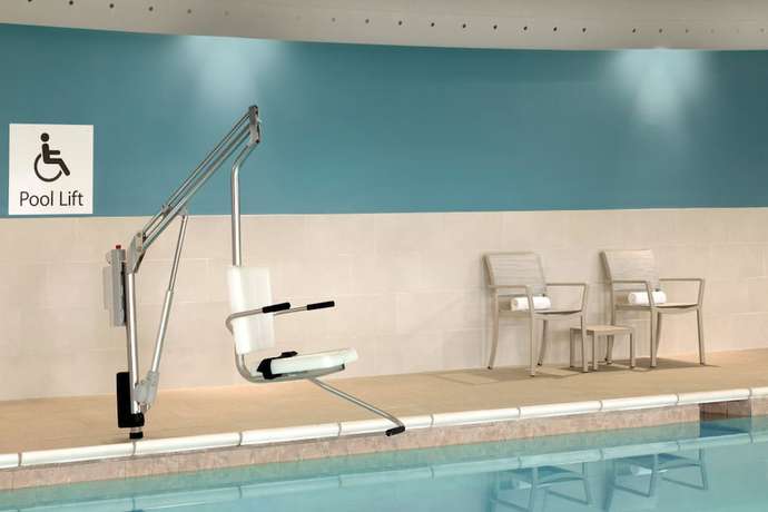 Imagen de la piscina del Hotel Holiday Inn Express and Suites-cincinnati Ne - Red Bank Road, An Ihg. Foto 19